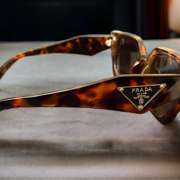 Prada EUC Fashion Sunglasses Tortoise / Brown Gradient Lens - Picture 6 of 10
